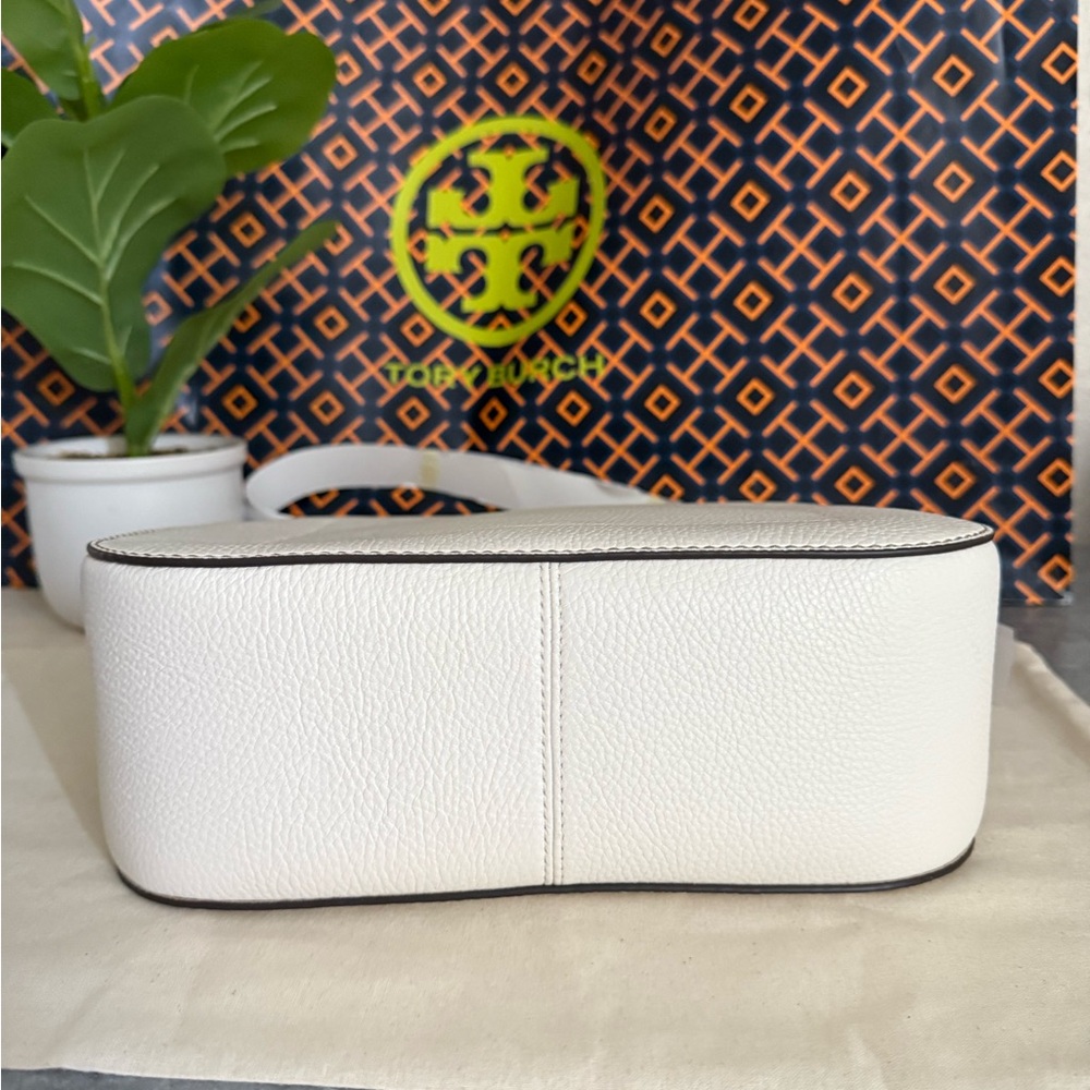 NWT, Tory Burch thea large bucket  Leather Shoulder Bag new ivory - Picture 6 of 12